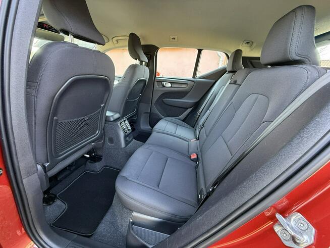 Volvo XC 40 211KM T4 Recharge Plug-IN Momentum Kamera KeyLess Zadbany Ocice - zdjęcie 7