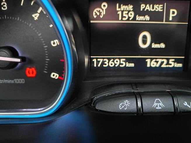 Peugeot 2008 1.5 BlueHDI 120 KM Automat Oryginalny Przebieg Twardów - zdjęcie 9