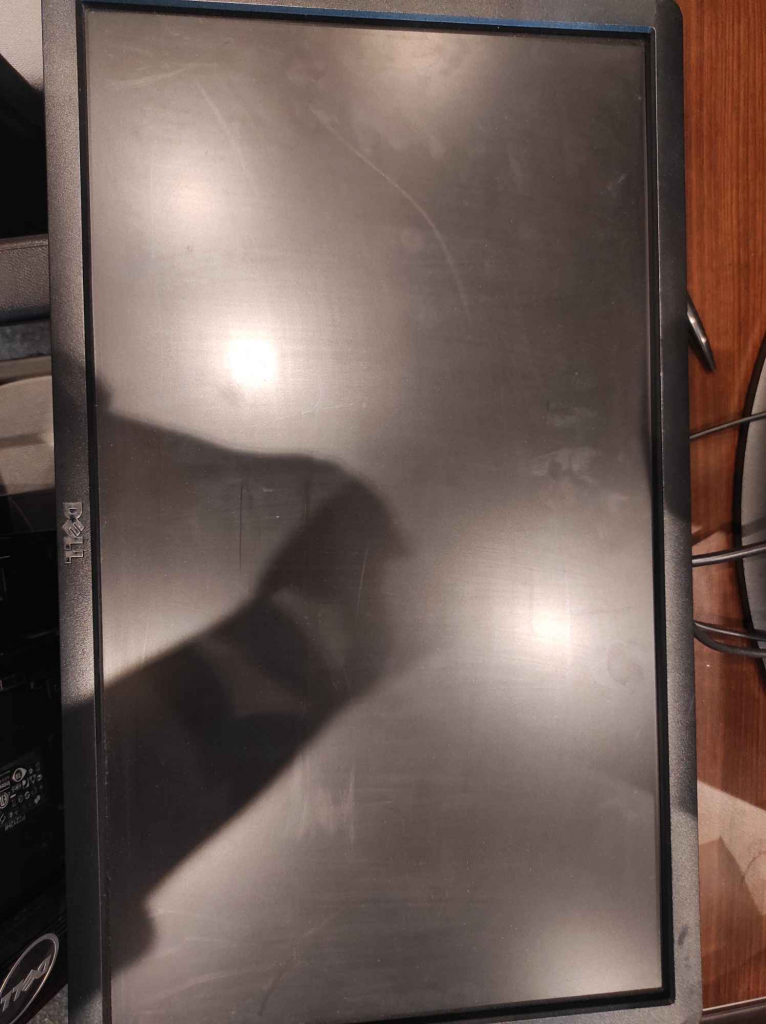 Syndyk sprzeda sprzęt komputerowy w postaci  10 monitorów Ursus - zdjęcie 1