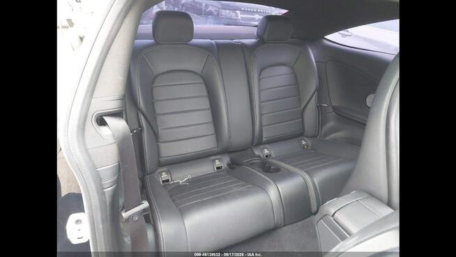 Mercedes C 300 4Matic / pakiet AMG / niski przebieg Chwaszczyno - zdjęcie 11