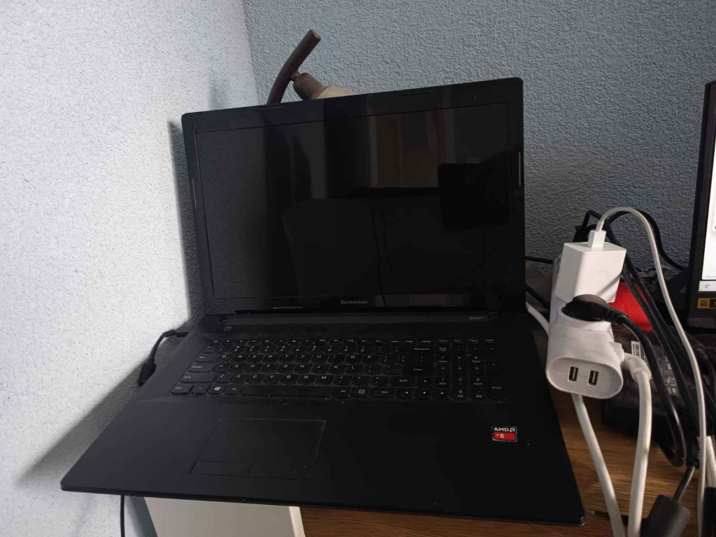 3 laptopy gamingowe w dobrym stanie i w dobrej kasie Chrząszczyce - zdjęcie 3