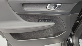 Volvo XC 40 T2 Essential ! Z Polskiego Salonu ! Faktura Vat ! Warszawa - zdjęcie 10