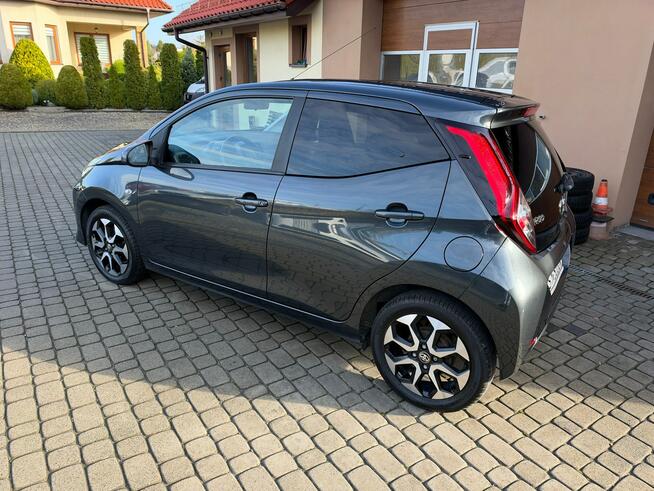 Toyota Aygo 1,0 72KM  Klima  Kamera  Kraj  Koła lato+zima Orzech - zdjęcie 10
