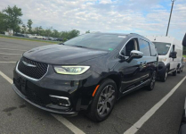 Chrysler Pacifica LIMITED / AWD / niski przebieg