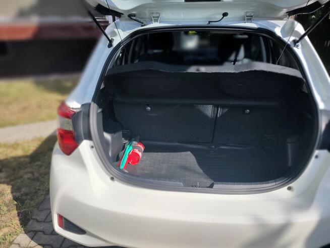 Sprzedam Toyota YARIS 5H/B 1,5_VVT-IE 6M/T Premium Fabryczna - zdjęcie 1