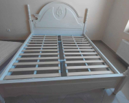 Łóżko do sypialni ze stelażem marki Bemondi 180x200