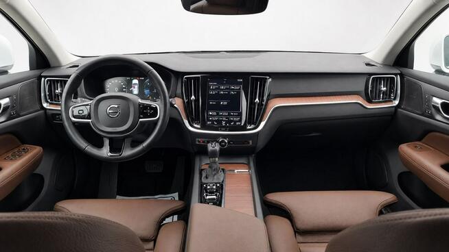 Volvo V60 D4 4x4/inscription/harman/hak/kam360/LED/webasto/ACC/Blis Pozowice - zdjęcie 10