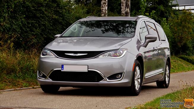 Chrysler Pacifica Limited - Doskonały Minivan dla Wymagających Rodzin Gdynia - zdjęcie 1