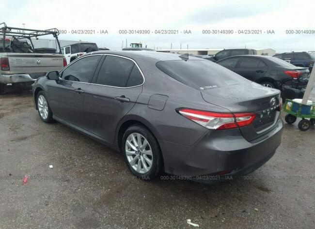 Toyota Camry 2019, 2.5L, po gradobiciu Warszawa - zdjęcie 3