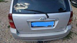 Toyota Corolla 1.4 benzyna z klimą kombi srebrny Tanie Auta Fasty Fasty - zdjęcie 6