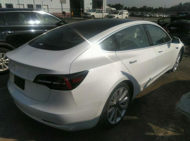Tesla Model 3 Mid Range, 2019, od ubezpieczalni Warszawa - zdjęcie 4