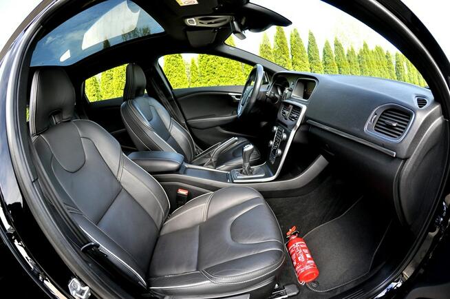 Volvo V40 2.0 T2 122KM RDesign Panorama Skóra Full Led Kamera Digital Płock - zdjęcie 8
