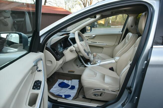 Volvo XC 60 Summum AWD 2.4D5 Manual 2009r. Skóra BiX LED Panorama Kampinos - zdjęcie 9