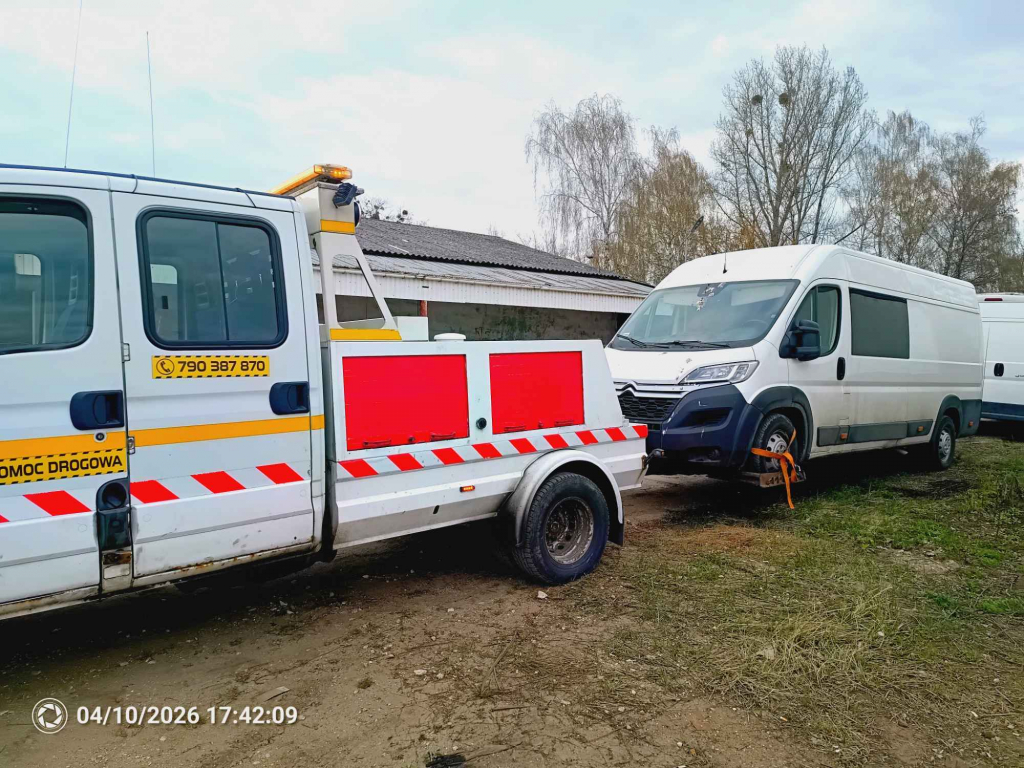 Pomoc drogowa holowanie transport krajowy Tuszyn - zdjęcie 2