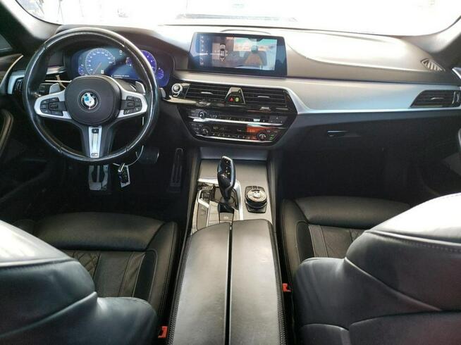 BMW M550i / M-Pakiet / xDrive / Niski przebieg / Tarnów - zdjęcie 8