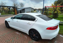 Jaguar XE 2.0 D AWD Prestige Wilcza - zdjęcie 3