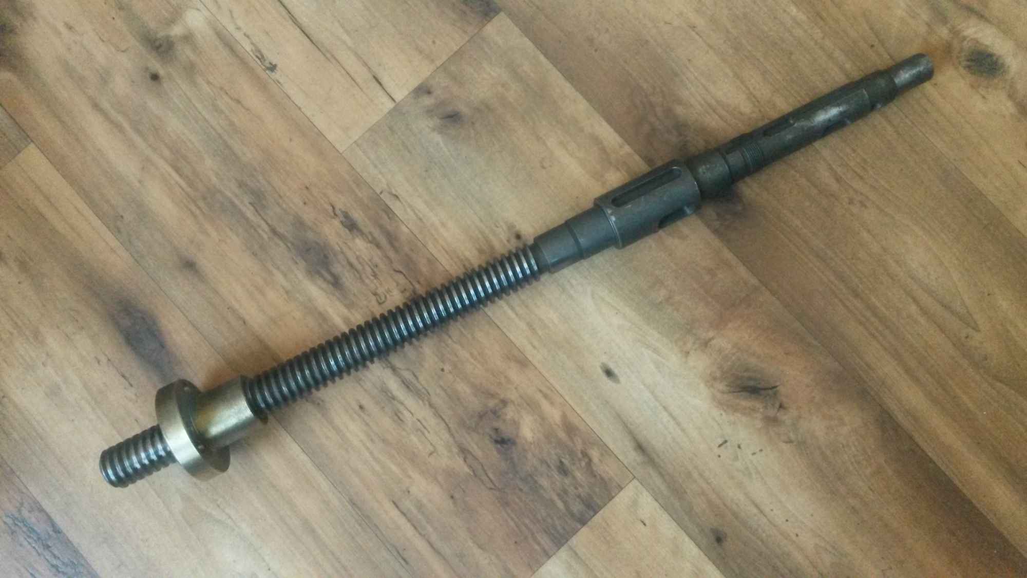 *** Śruby wzdłużne, poprzeczne,kulowe,trapezowe do frezarek*** Dębica - zdjęcie 1