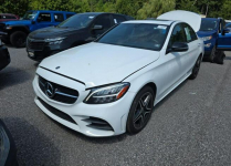 Mercedes C 300 4Matic / pakiet AMG / niski przebieg