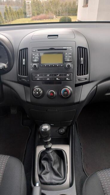 Hyundai i30 benzyna mały przebieg Konarzyce - zdjęcie 11