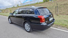 Toyota Avensis II 2.2 D4D 177KM 2005r kombi Xenon Skóry zare Skarżysko-Kamienna - zdjęcie 4