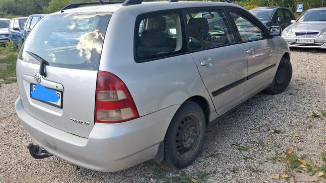 Toyota Corolla 1.4 benzyna z klimą kombi srebrny Tanie Auta Fasty Fasty - zdjęcie 4