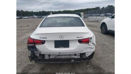 Mercedes A 220 4Matic / pakiet AMG / niski przebieg Wrocław - zdjęcie 9