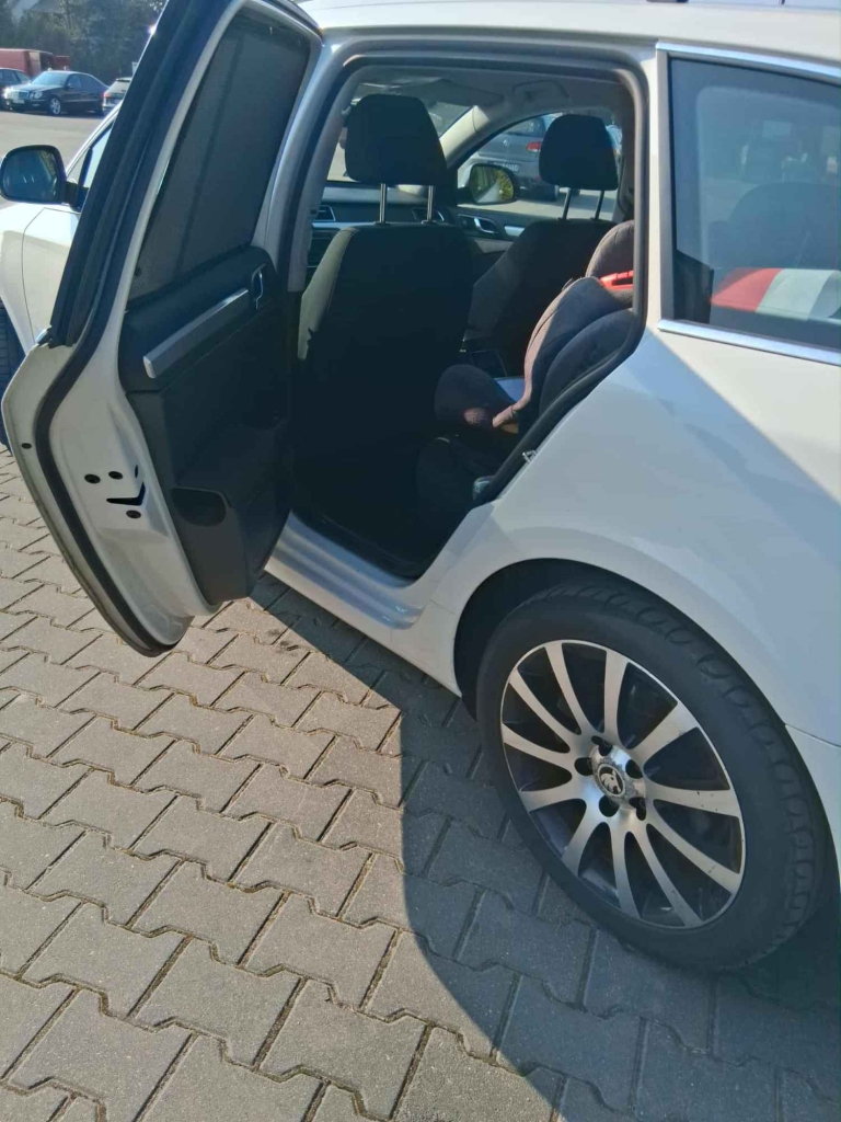 Sprzedam Škoda Superb 2.0 TDI 2013r. Ostrów Mazowiecka - zdjęcie 11