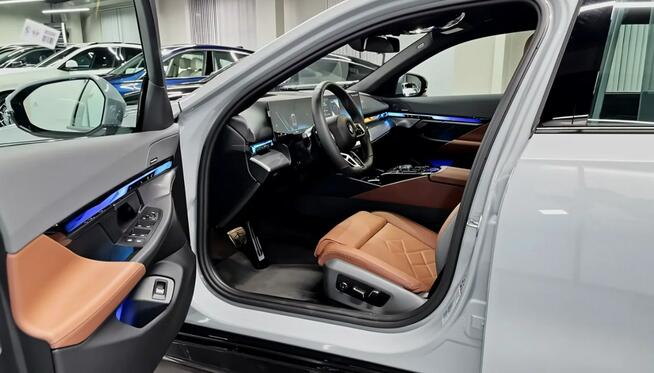 520d xDrive  Dostępne od ręki, rabat 81 065 zł , Pakiet sportowy M Warszawa - zdjęcie 7