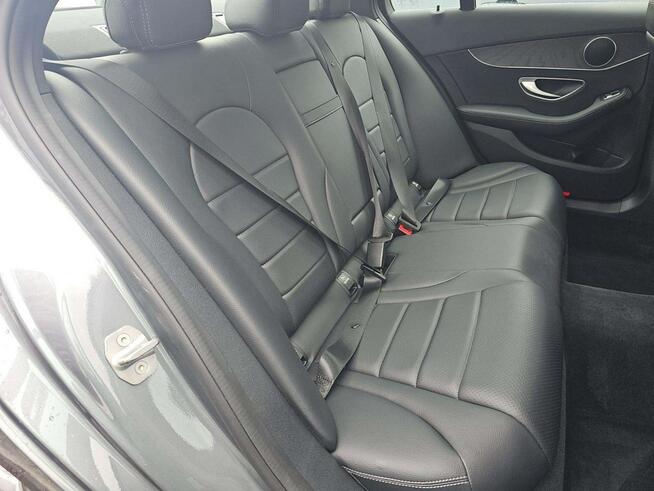 Mercedes C 300 4Matic / pakiet AMG / niski przebieg Chwaszczyno - zdjęcie 9