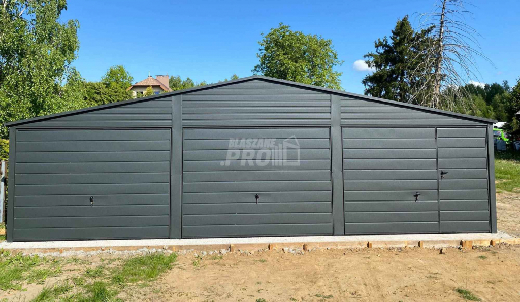 Garaż blaszany 9x6m - 3x Brama - drzwi Antracyt Dach dwuspadowy GP556 Iława - zdjęcie 2
