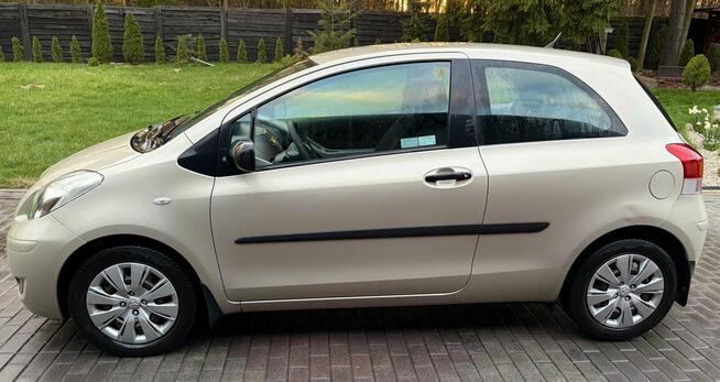Toyota Yaris 1.3 Salon Serwis ASO - niski przebieg Bezwypadk Legionowo - zdjęcie 8