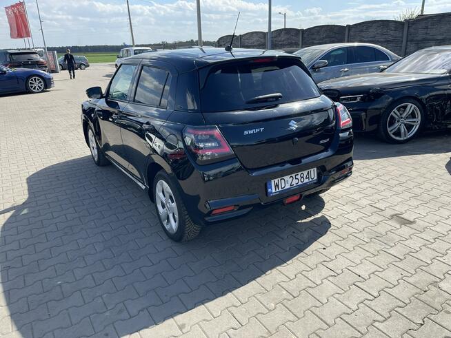Suzuki Swift Salon PL Automat Klimatronik Kamera mHEV Gliwice - zdjęcie 4