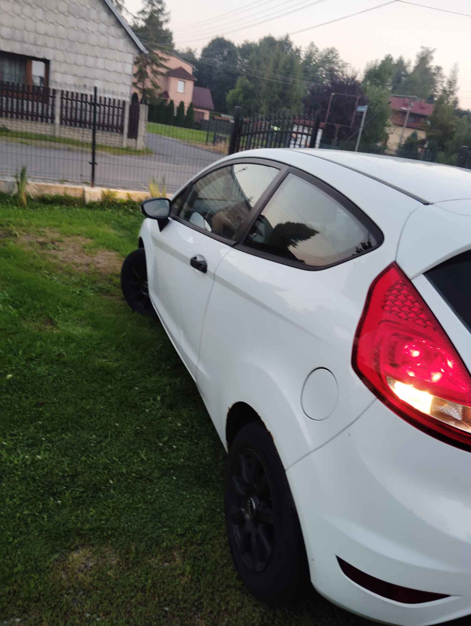 Sprzedam samochód Ford Fiesta Radziechowy - zdjęcie 3