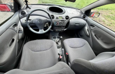 Toyota YARIS benzyna - salon Polska Legionowo - zdjęcie 9