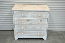 komoda sosnowa z szufladami - jak nowa