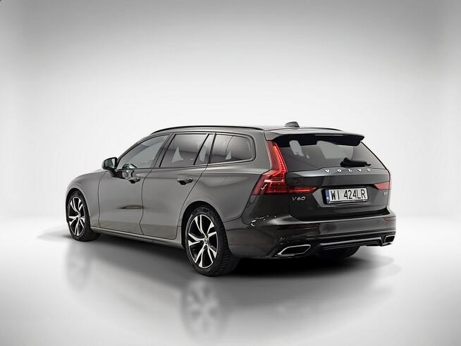 Volvo V60 B4 D Plus Dark aut ! Z Polskiego Salonu ! Faktura VAT ! Warszawa - zdjęcie 3
