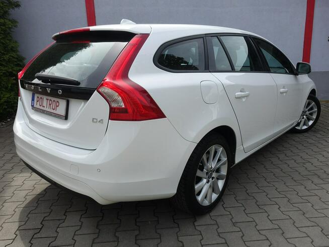 Volvo V60 2,0D Xenon Navi Alu Klimatronik Opłacony D4 VIP Gwarancja Częstochowa - zdjęcie 8