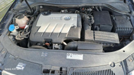 Volkswagen Passat Kombi 2 TDI Wieniec - zdjęcie 5