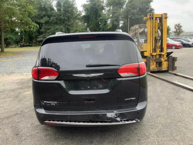 Chrysler Pacifica 2017, 3.6L, Limited, po opłatach Warszawa - zdjęcie 5