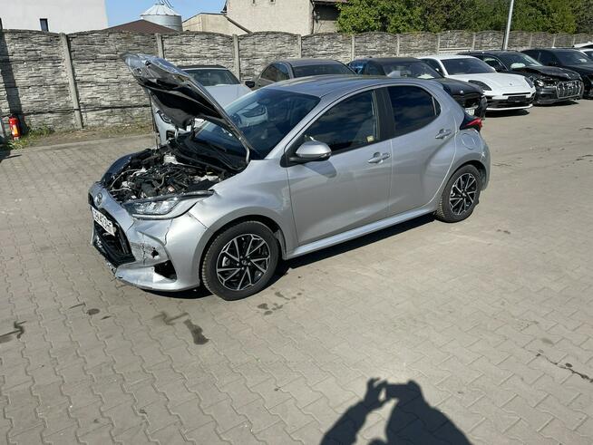 Toyota Yaris Hybryda Automat Kamera Podgrzewanie Virtual 130KM Gliwice - zdjęcie 3
