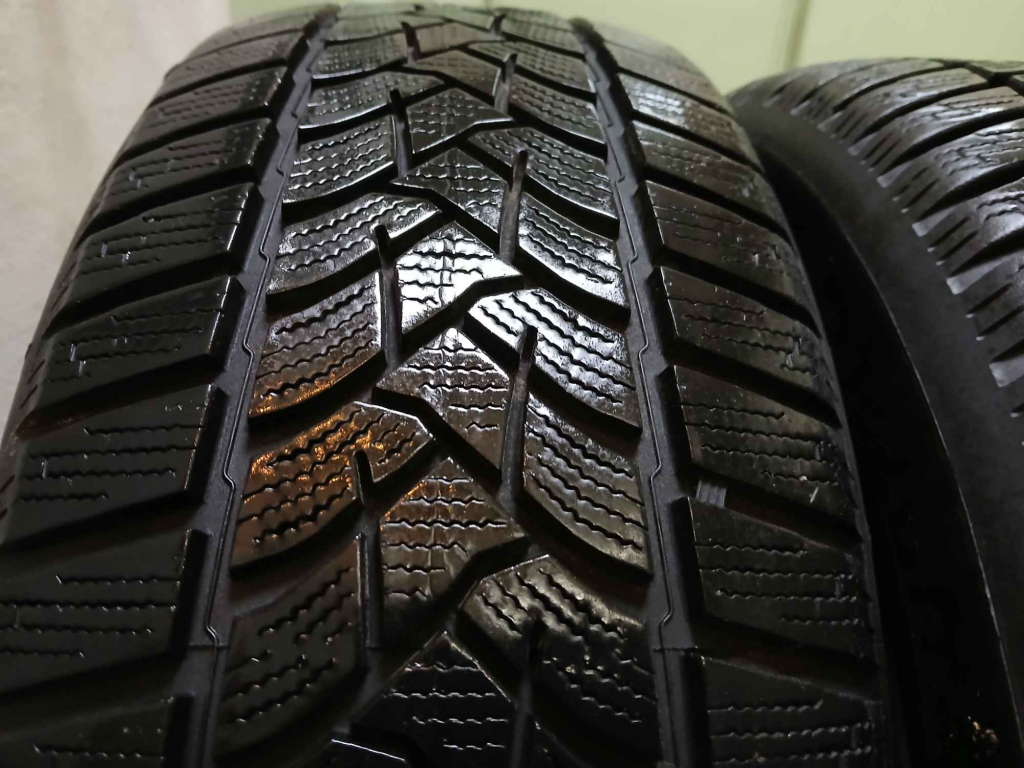 Sprzedam używane opony zimowe DUNLOP 215x60 R16, szt.4. Ochota - zdjęcie 5
