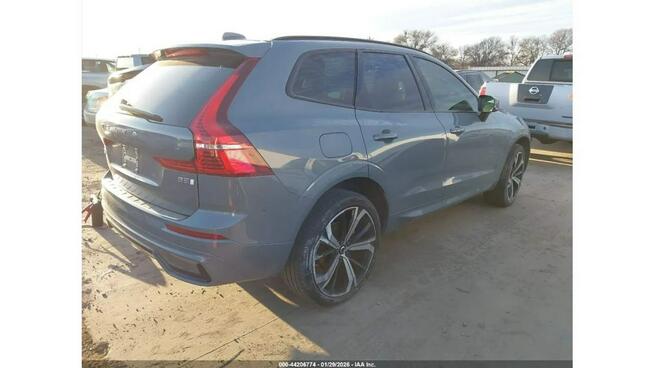 Volvo XC 60 / B5 R-DESIGN / Virtual cockpit / niski przebieg / Tarnów - zdjęcie 6