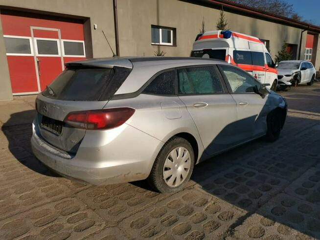 Opel Astra 1,0i 105KM Start/Stop Busines Turek - zdjęcie 6