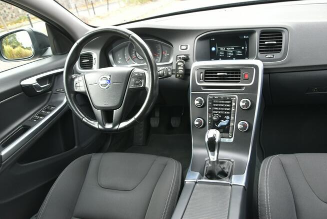Volvo V60 2.0d 120KM Manual 2015r. LED NAVi TEMPOMAT Isofix Kampinos - zdjęcie 9