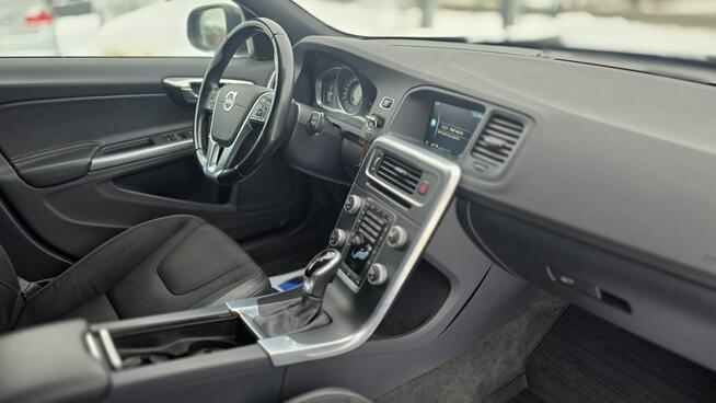 Volvo V60 duza navi super stan LEDY xsenon automat mały przebieg Lębork - zdjęcie 11