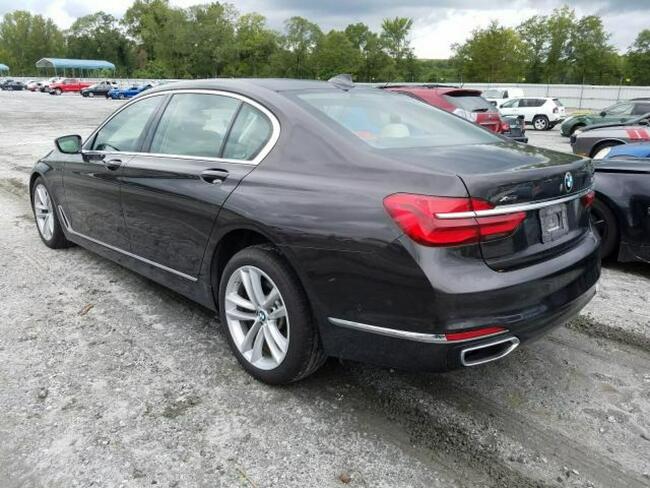 BMW 750 2017, 4.4L, 4x4, porysowany lakier Warszawa - zdjęcie 3