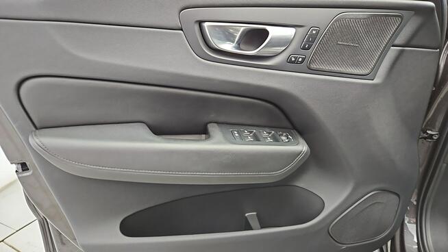Volvo XC 60 B4 D Plus Dark aut ! Z Polskiego Salonu ! Faktura VAT ! Warszawa - zdjęcie 10