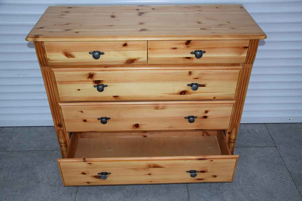 komoda z szufladami z drewna sosnowego - jak nowa Olsztyn - zdjęcie 4