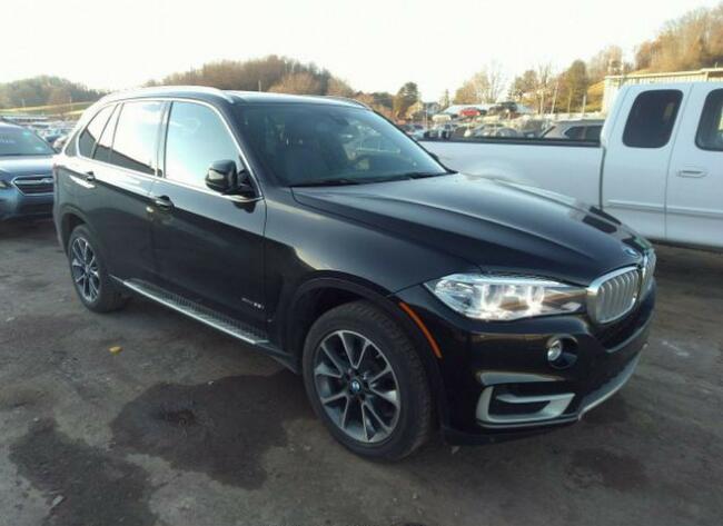 BMW X5 2017, 3.0L, 4x4, porysowany lakier Warszawa - zdjęcie 2