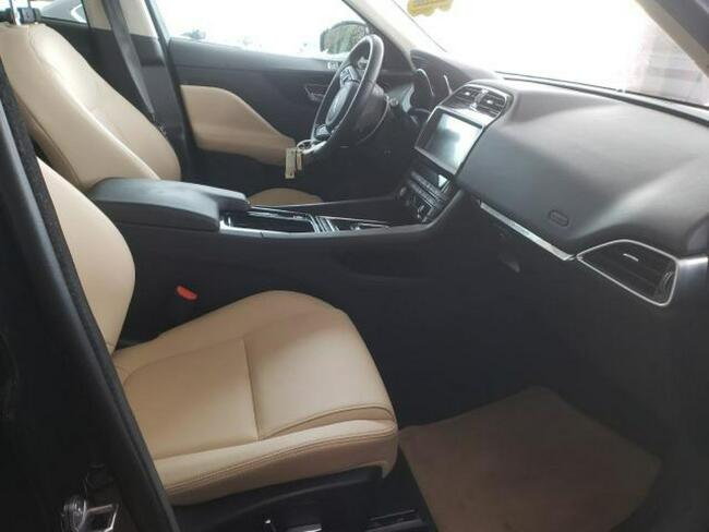 Jaguar F-Pace 2019, 2.0L, 4x4, Premium, porysowany lakier Warszawa - zdjęcie 5